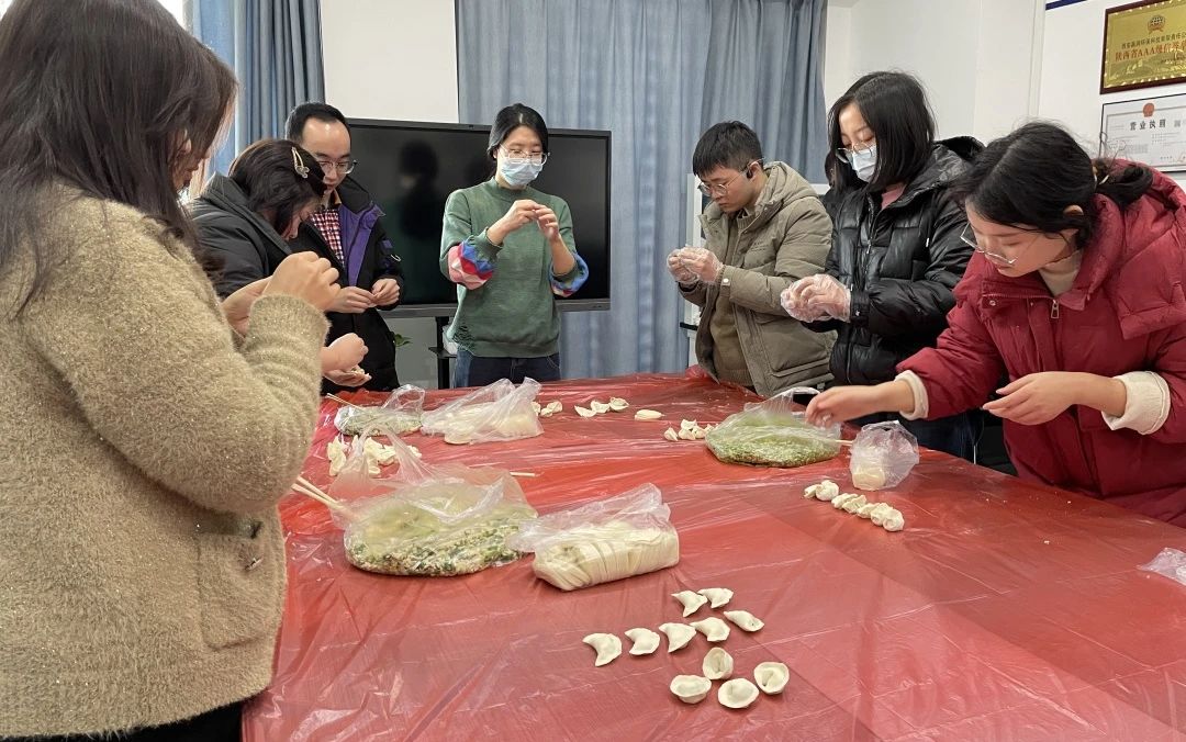 赢润集团 | 迎冬至，包饺子，共绘温馨画卷！